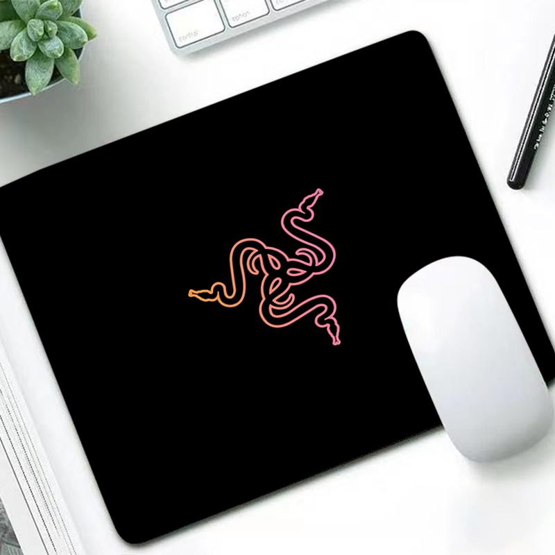 Gaming Accessories Desktop - Razer Luxe Muismat Anime Gamer Bureaumat